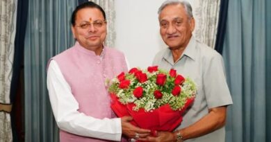 पूर्व मुख्यमंत्री विजय बहुगुणा ने मुख्यमंत्री धामी से की शिष्टाचार भेंट