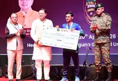 गढ़वाल विवि पहुँचे सीएम धामी,सेना के जवानों और छात्रों ने किया जोरदार स्वागत