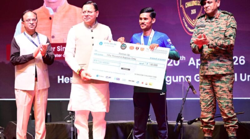 गढ़वाल विवि पहुँचे सीएम धामी,सेना के जवानों और छात्रों ने किया जोरदार स्वागत