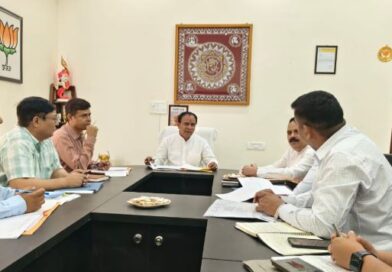 एक माह में पूर्ण करें कण्डारस्यूं व विडोली पेयजल योजना- डाॅ. धन सिंह रावत