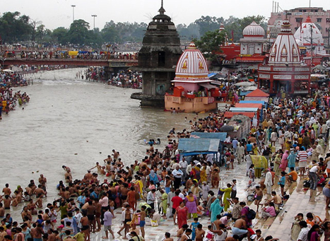 गंगा दशहरा पर्व हरिद्वार में उमडा श्रद्धालुओं का जनसैलाब