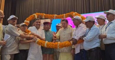 धामी ने 15 वरिष्ठ नागरिकों को किया सम्मानित