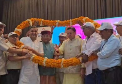 धामी ने 15 वरिष्ठ नागरिकों को किया सम्मानित