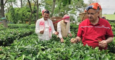 कृषि मंत्री गणेश जोशी ने असम के हाथीकुली चाय बागान का किया अवलोकन