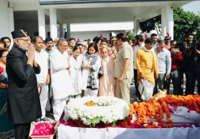 पूर्व सीएम खंडूड़ी के निधन पर उपराष्ट्रपति ने जताया शोक, आवास पर पहुंच कर दी भावभीनी श्रद्धांजलि