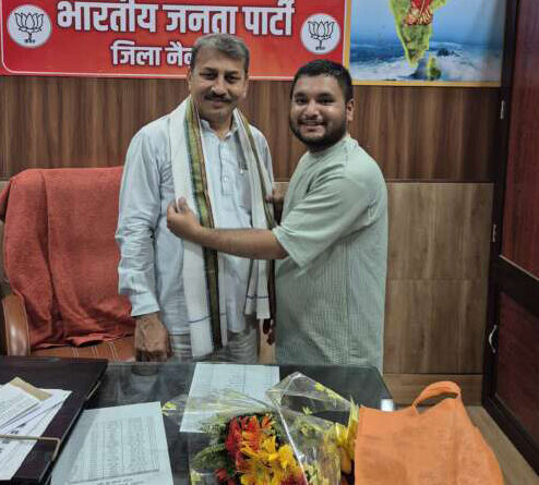 नव नियुक्त नगर मंत्री दीपांशु शर्मा ने जिला अध्यक्ष प्रताप बिष्ट से मुलाकात कर जताया आभार