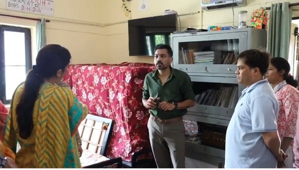 जिलाधिकारी डॉ0 आशीष चौहान ने नारी निकेतन, बाल सुधार गृह एवं किशोरी गृह का किया निरीक्षण