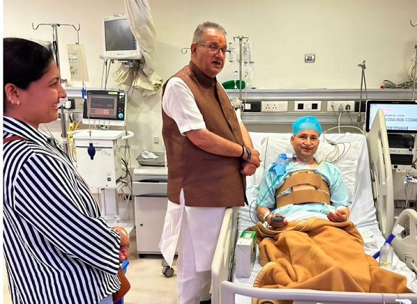 कैबिनेट मंत्री जोशी ने अस्पताल में भर्ती भाजपा पार्षद कठैत का जाना कुशलक्षेम