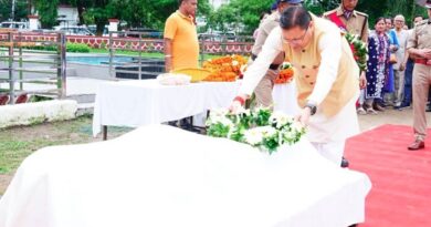 मुख्यमंत्री धामी ने स्व. मनोज मनराल को दी श्रद्धांजलि