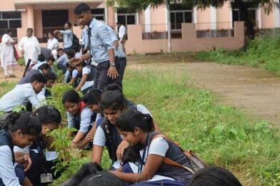 स्कूलों में पर्यावरण नहीं, जलवायु समाधान भी सीखेंगे छात्र