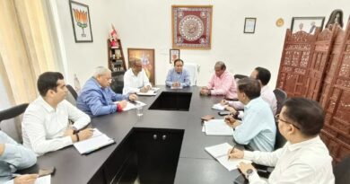 शिक्षा मंत्री डॉ. धन सिंह रावत ने विभागीय अधिकारियों के साथ की समीक्षा बैठक