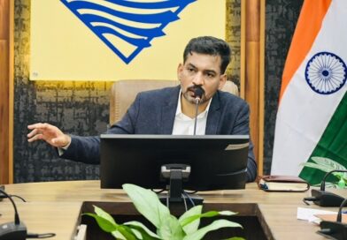 सीएम हेल्पलाइन की लंबित शिकायतों का प्राथमिकता से करें निस्तारणः जिलाधिकारी