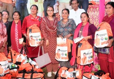सोमेश्वर के धौलाघाट में श्रम विभाग का विशाल किट वितरण कार्यक्रम आयोजित