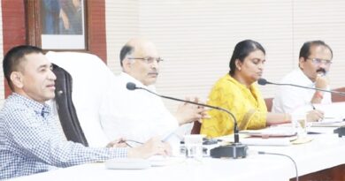 गौशालाओं के निर्माण में देरी पर मंडलायुक्त सख्त