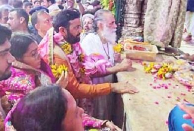 वृंदावन पहुंचे हरियाणा के सीएम नायब सैनी, बांकेबिहारी के दरबार में टेका माथा; संतों से लिया आशीर्वाद