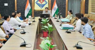 ग्रीन बिल्डिंग की धीमी प्रगति पर डीएम सख्त, कार्यदायी संस्था को लगाई फटकार