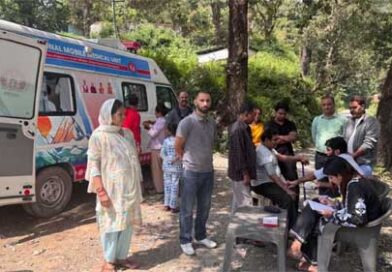 नैनीताल : ज्योलिकोट क्षेत्र में स्वास्थ्य सेवाएं लगातार जारी,सचल वाहन एवं स्वास्थ्य शिविरों से 127 लोगों की स्वास्थ्य जांच, 38 लोगों के लिए गए ब्लड सैंपल
