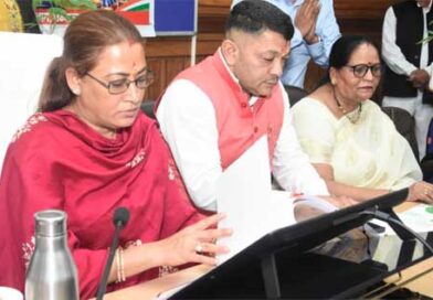 महिलाओं और बच्चों तक योजनाओं का लाभ प्रभावी रूप से पहुंचाना सुनिश्चित करें समस्त अधिकारी- रेखा आर्या