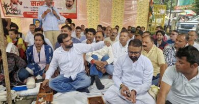 हल्द्वानी: राहुल गांधी पर मुकदमे के विरोध में कांग्रेस का सत्याग्रह, बुद्ध पार्क में चरखा चलाकर जताया विरोध