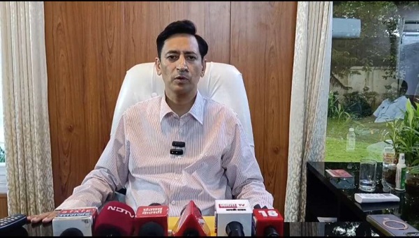 हल्द्वानी : कुमाऊं कमिश्नर दीपक रावत ने दिए निर्देश ,दाखिल-खारिज एवं सभी प्रमाण-पत्रों को जारी करने से पहले किया जाय भौतिक सत्यापन…