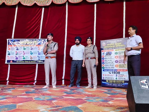 हल्द्वानी : एसएसपी मंजुनाथ टीसी की पहल पर रामलीला के मंच से साइबर सुरक्षा का संदेश