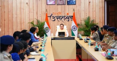 मुख्यमंत्री ने मुख्यमंत्री आवास में देर रात्रि अधिकारियों से साथ चार घंटे की मैराथन बैठक
