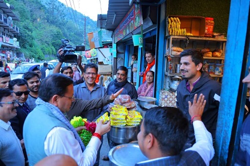 कीर्तिनगर : सीएम पुष्कर धामी ने मलेथा पहुंचकर पार्टी कार्यकर्ताओं और स्थानीय लोगों से मुलाकात कर जाना क्षेत्र का हाल