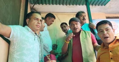 हल्द्वानी: रानीबाग-ज्योलिकोट एनएच बदहाल, गड्ढों से नाराज स्थानीय लोगों ने किया प्रदर्शन, एनएच कार्यालय में तालाबंदी
